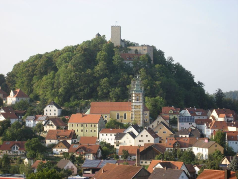 Aussicht vom Zimmer 1 auf die Burg Falkenstein Pension Schwarz