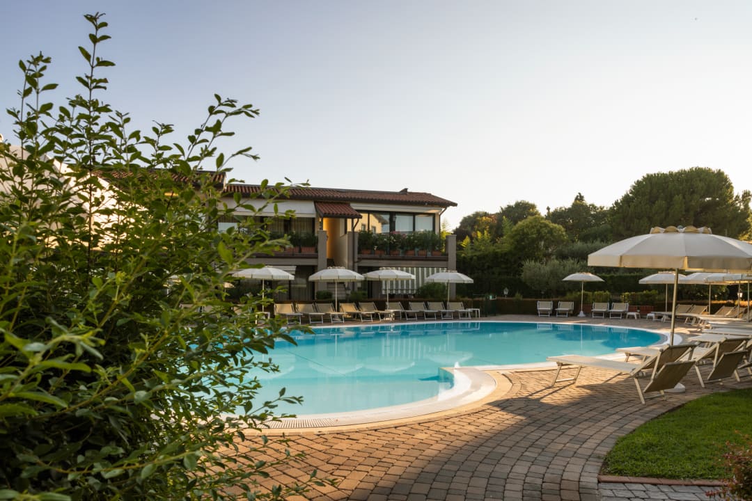 Pool Le Terrazze sul Lago - Hotel & Residence