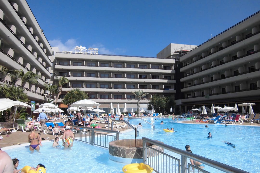 Aussicht vom Kinderbecken zum Hotel GF FANABE