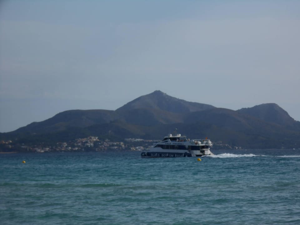 Ausflugsboot vom nahen Anleger Playa Garden Selection Hotel & Spa