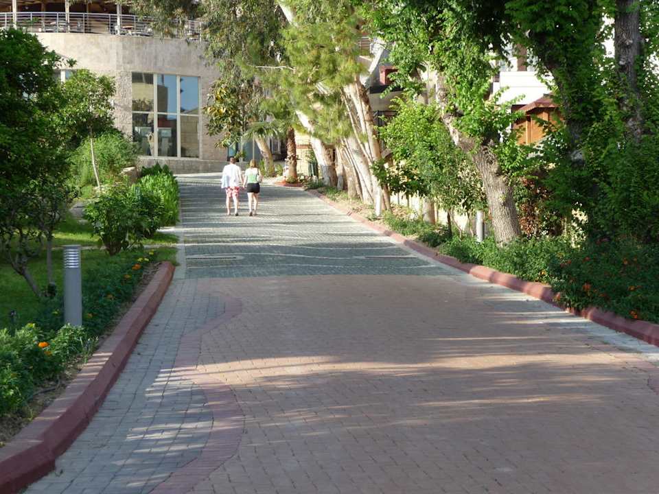 Weg zum Hauptrestaurant Horus Paradise Luxury Resort & Club