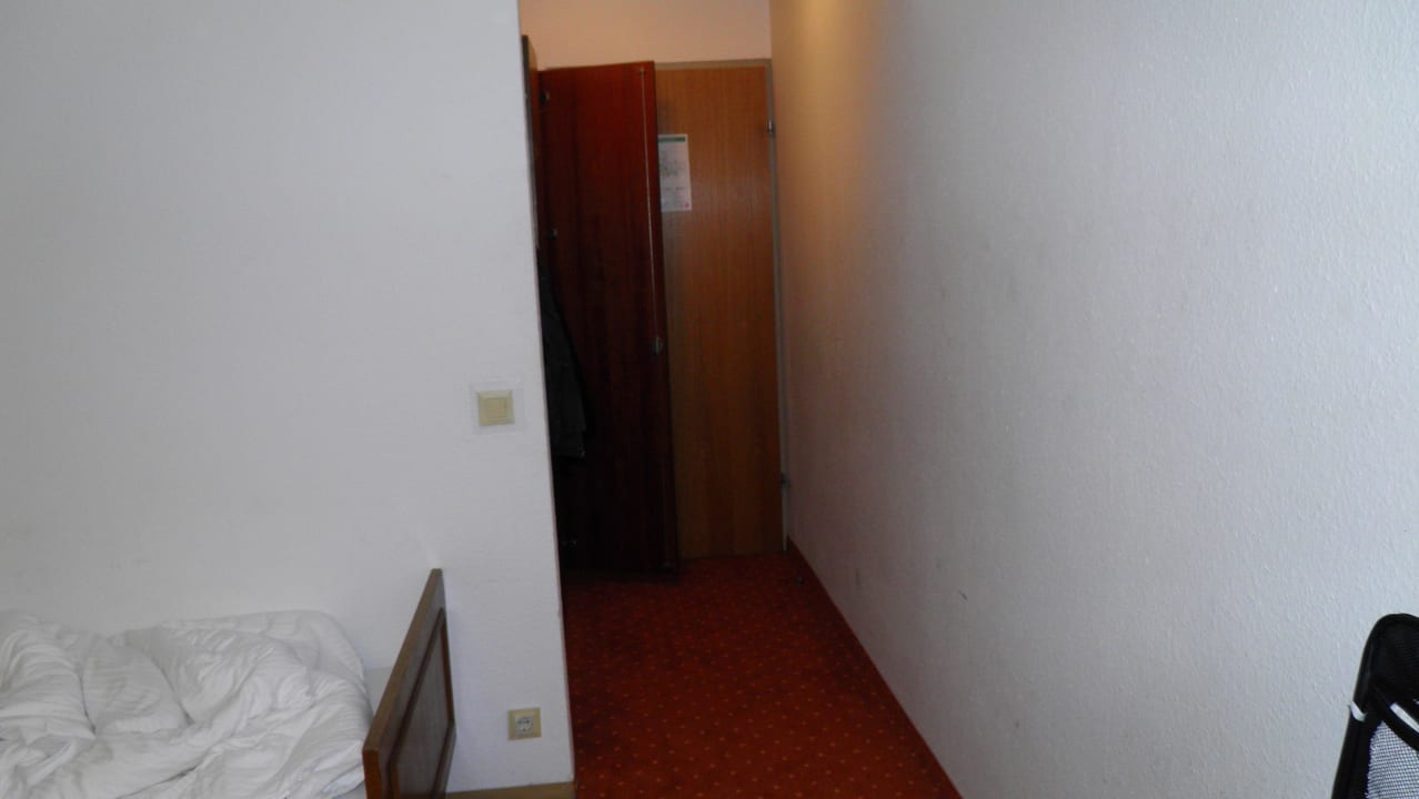 Sehr schlichte Einrichtung .. Hotel Pfefferburg