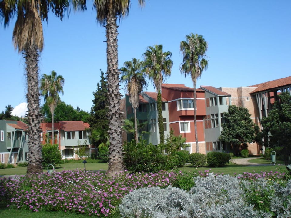 Gartenanlage hin zu den Clubzimmern Megasaray Club Belek