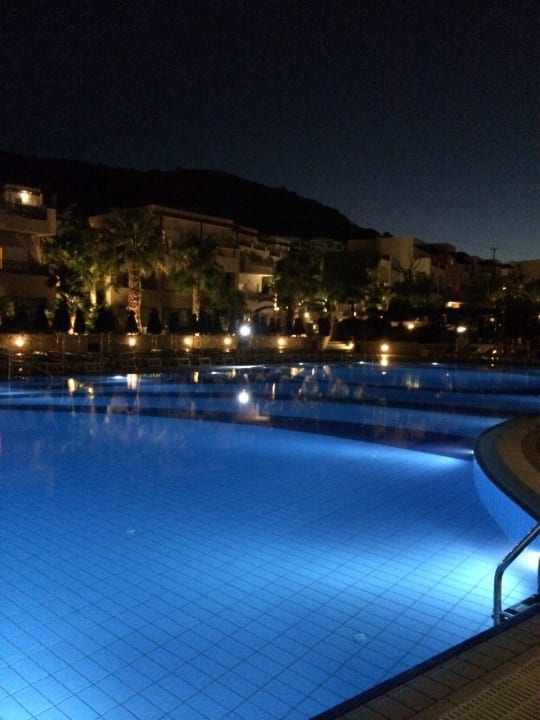 Pool in der Nacht Grand Hotel Holiday Resort