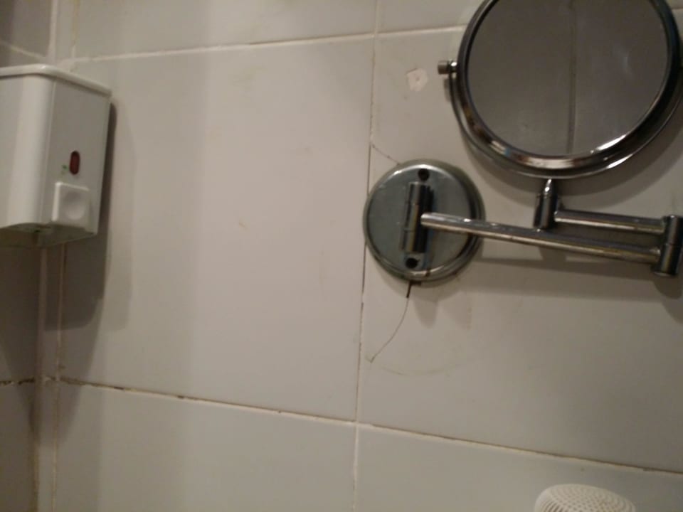 Gesprungene Fliesen Mirage Bay Resort & Aqua Park