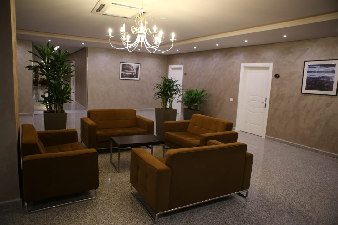 Lobby Twin Towers Hotel