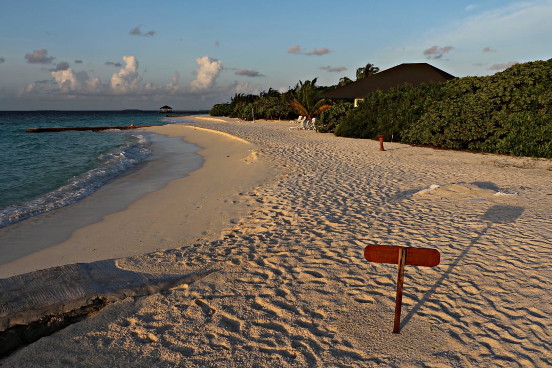 Der Nordstrand am späten Nachmittag Adaaran Select Meedhupparu Island Resort - Premium All Inclusive