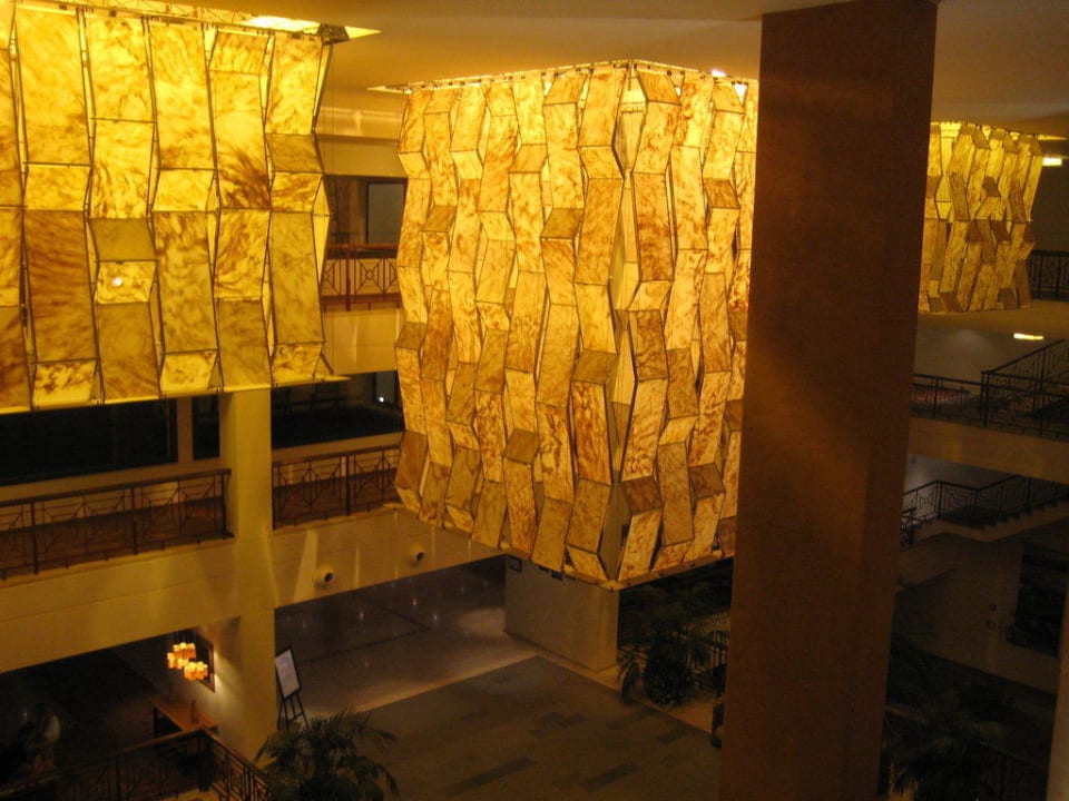 Riesenleuchter im Eingangsbereich Hotel Costa Calero