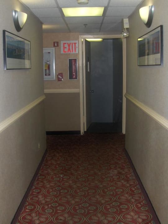 Flur und Ausgang zum Treppenhaus Hotel Super 8 Long Island City