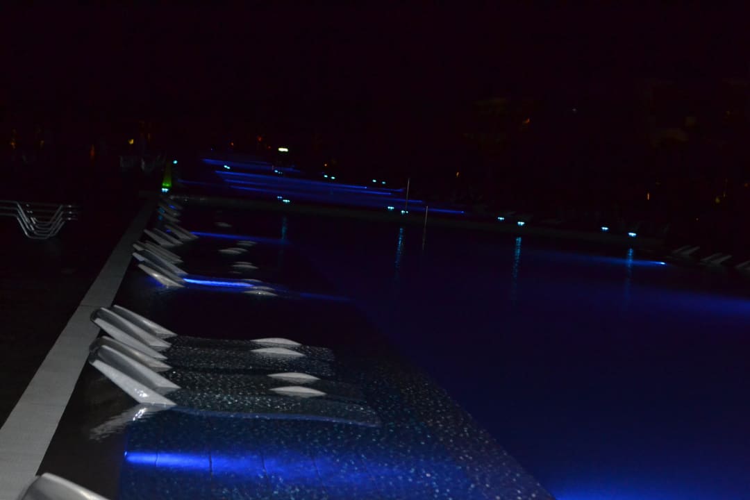 Relax liegen im Pool  JAZ Aquamarine Resort