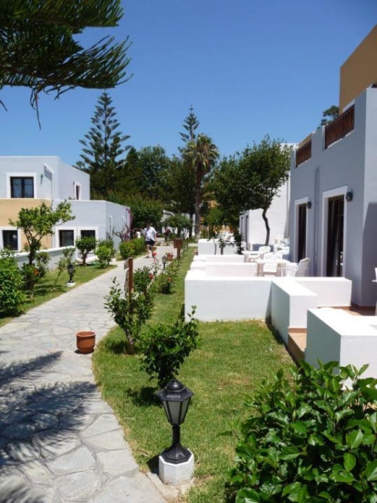 Gebäude (bei 400ern) Atlantica Marmari Beach