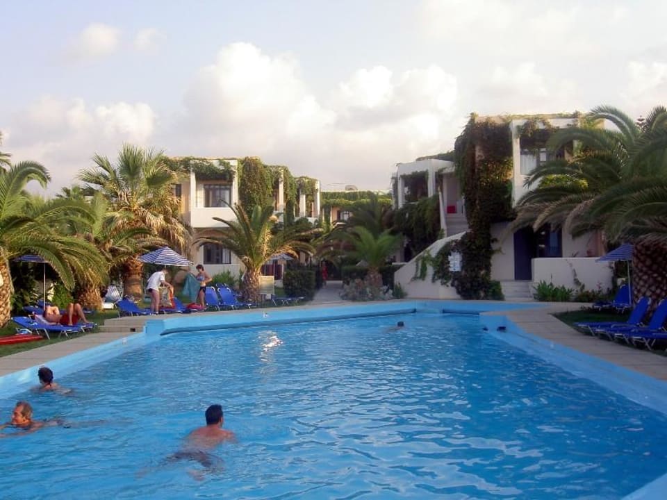 Poolbereich Hotel Eva Bay
