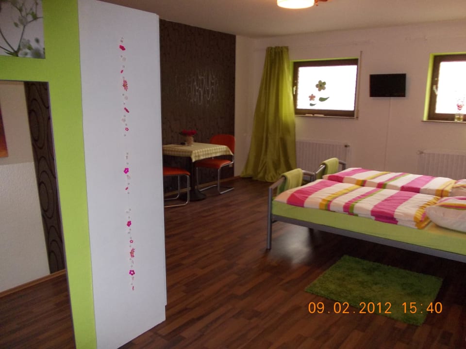 Hotelzimmer Göppingen Nähe Messe/Flughafen Stuttgart Fremdenzimmer Peperoncini