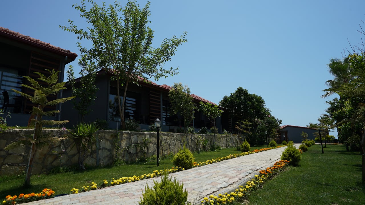 Gartenanlage Adora Calma Beach Hotel