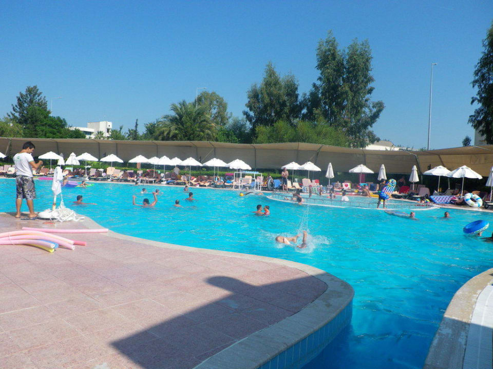Sprung in den Pool Greenwood Kemer Resort