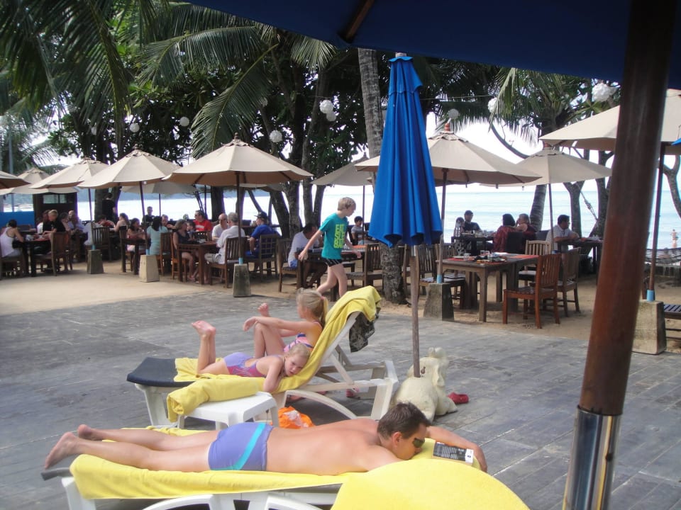 Halbnackte Menschen beim Frühstück...lecker! Seaview Khao Lak Resort