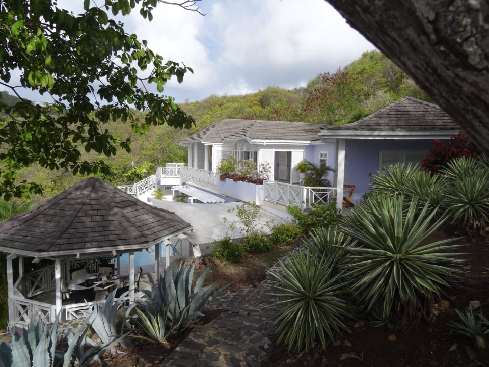 Blick auf die Villa samt Gazebo Villa Jacaranda