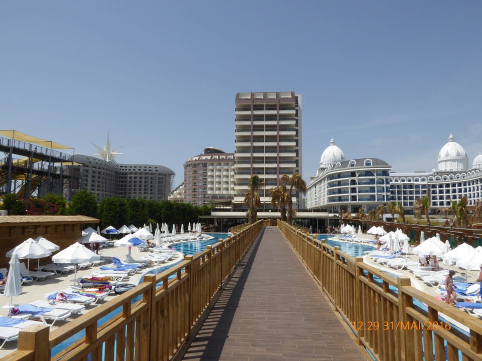 Neuer Steg in der Anlage Saturn Palace Resort Hotel