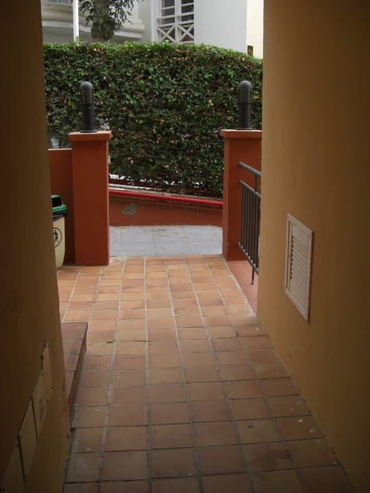 Eingang zum Zimmer Los Olivos Beach Resort