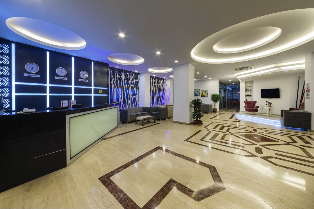 Lobby Kayamaris Hotel