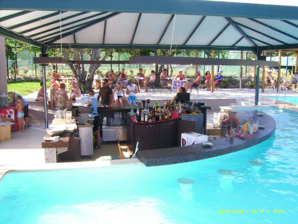 Poolbar Cronwell Platamon Resort