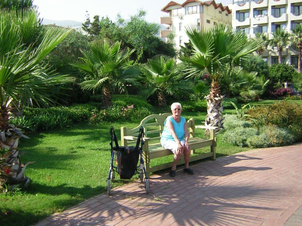 Auf dem Weg zum Strand Gardenia Hotel