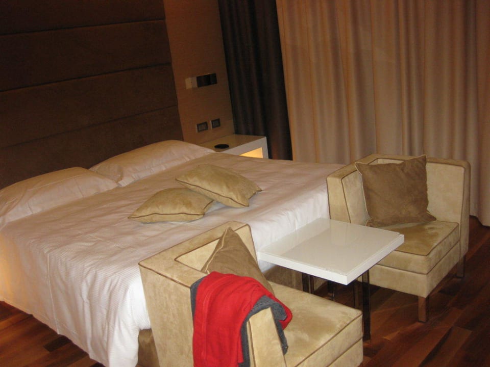 Zimmer 143 Pisa Tower Plaza