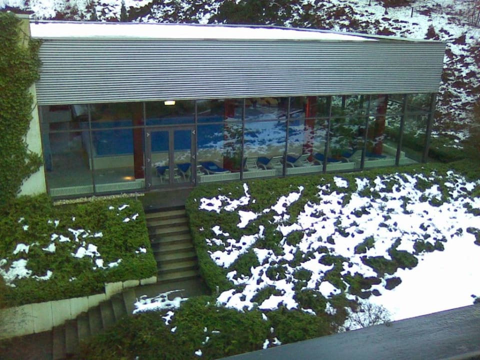 Außenansicht Schwimmbad Fletcher Hotel-Restaurant Arnsberg-Sauerland