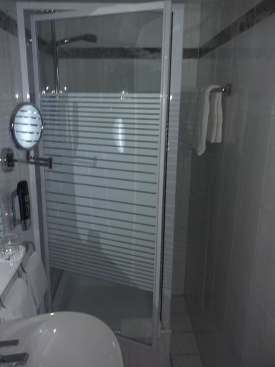 Badezimmer Best Western Ambassador Hotel