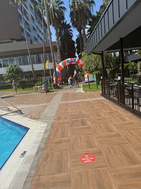 Außenansicht Hotel Royal Garden Beach