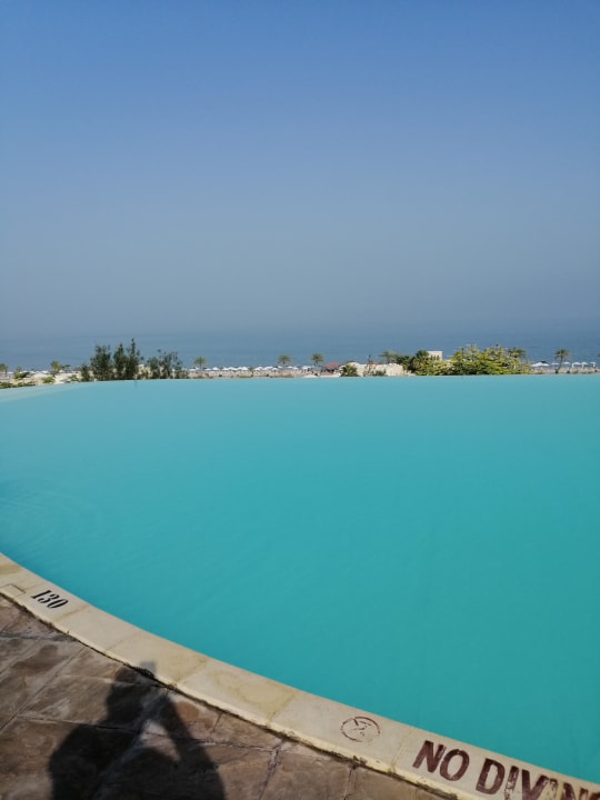 Pool The Cove Rotana Resort