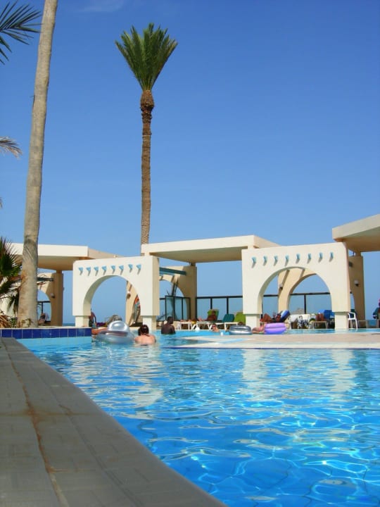Interessante Architektur am Pool 1 Zita Beach Resort