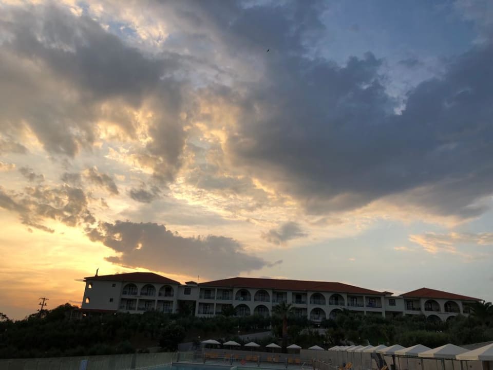 Außenansicht Akrathos Beach Hotel