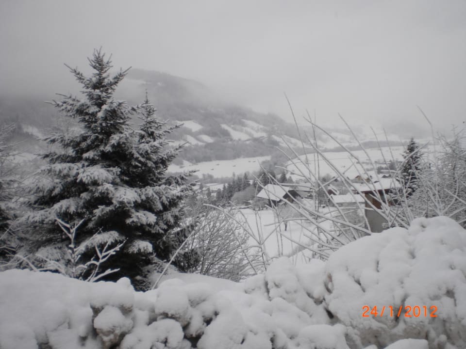 Blick vom Parkplatz ins Tal Panoramahotel Stocker