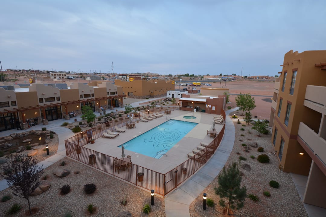 Pool vom Zimmer aus Moenkopi Legacy Inn & Suites