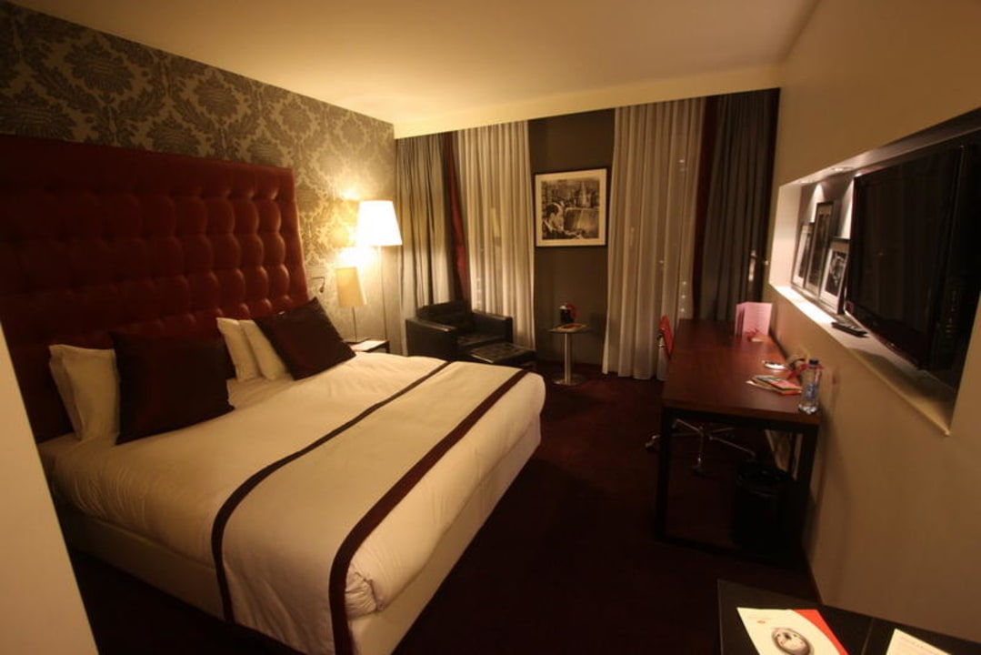 Zimmer mit king size Bett Crowne Plaza Hotel Amsterdam South