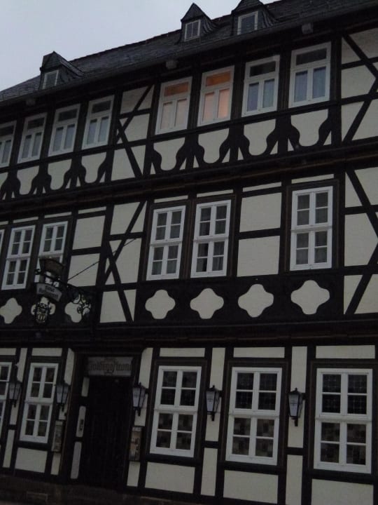 Vorderer Hoteleingang  Hotel Goldene Krone