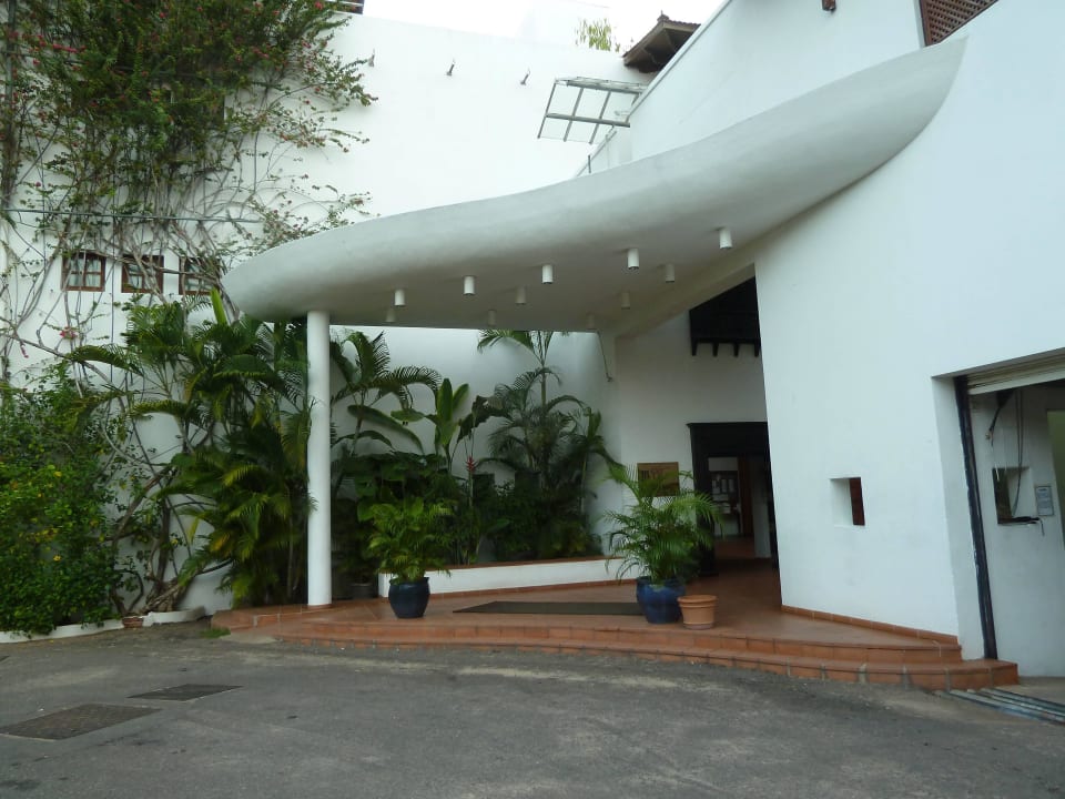 Eingang Hotel Lanka Princess Ayurveda