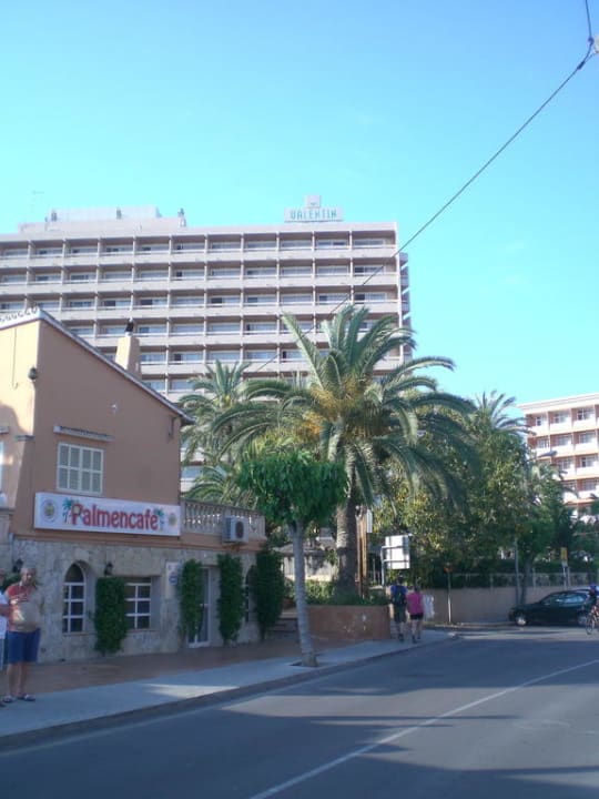 Von der Strasse aus Valentin Reina Paguera