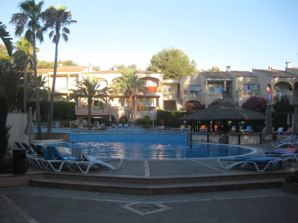 Großer Pool mit Poolbar allsun Hotel Lago Playa Park