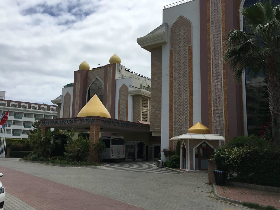 Hoteleingang Adalya Resort & Spa - Adults Only