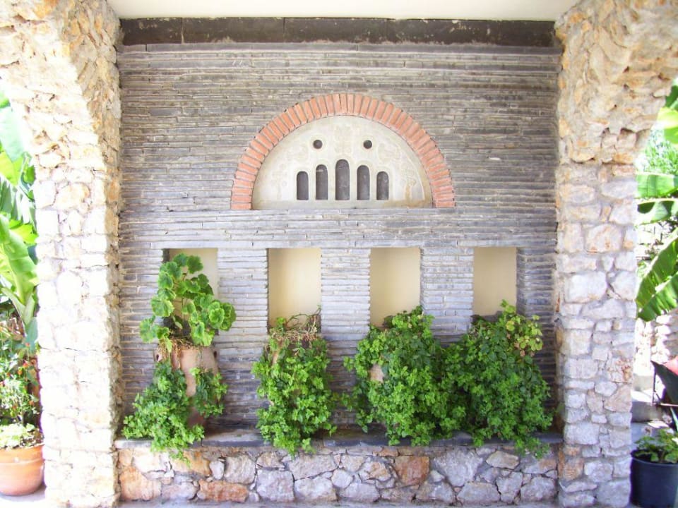 Gartenanlage in der nähe des Pools Olympos Beach Hotel