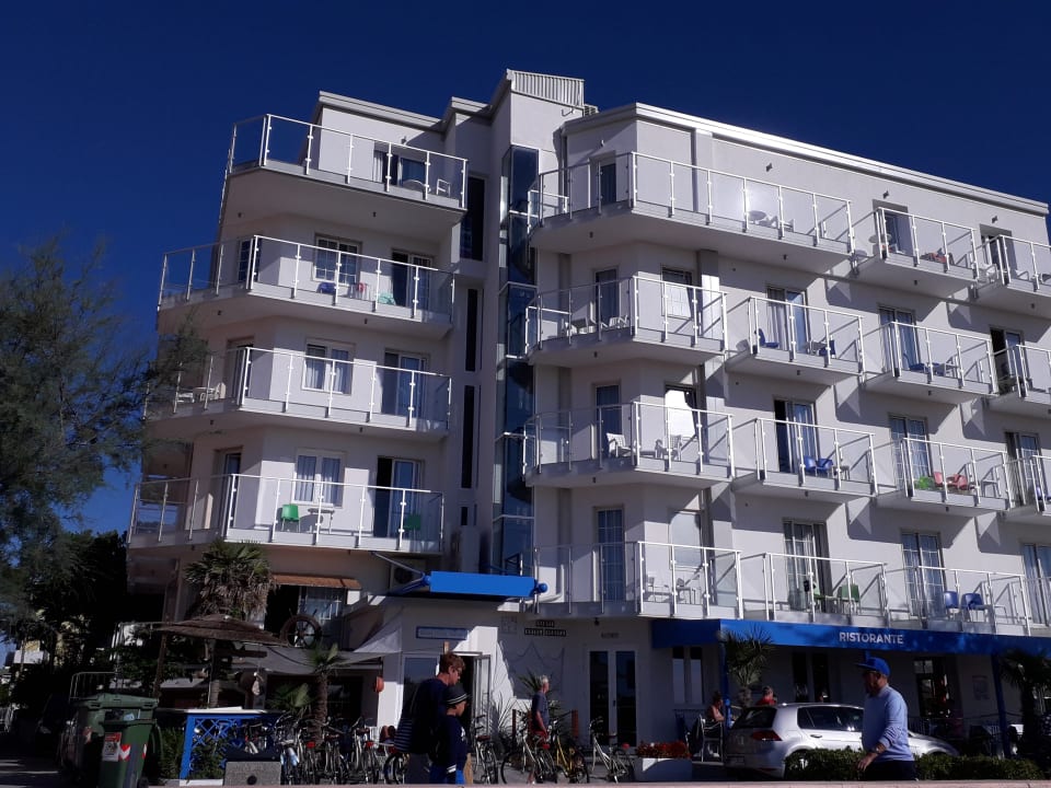 Außenansicht Hotel Serena