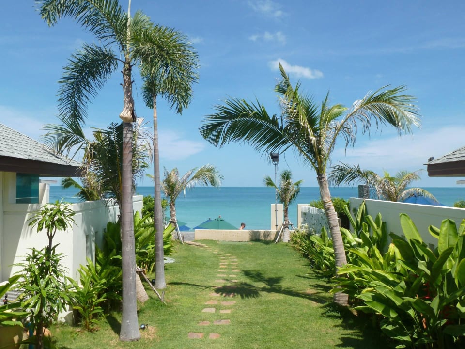 Weg zum Strand durch den Garten Samui Resotel Beach Resort