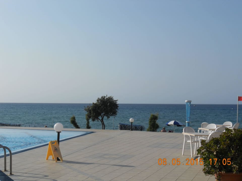 Blick von der Bar aus Hotel Ariadne Beach