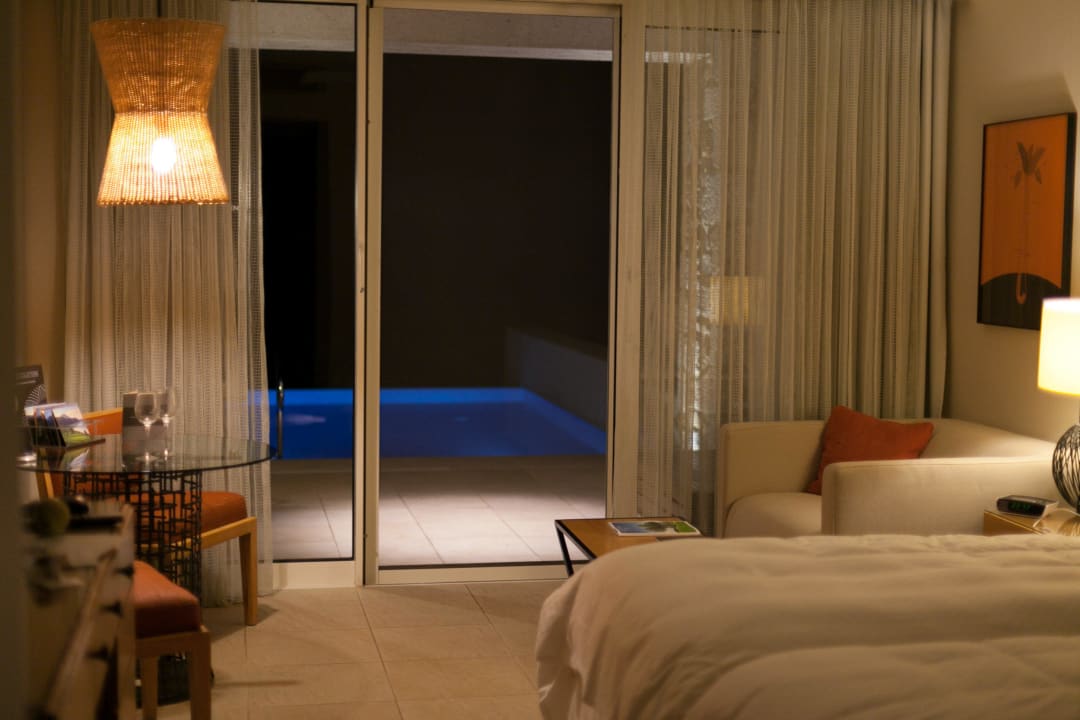 Pokój z tarasem i basenem prov The Westin Resort Costa Navarino