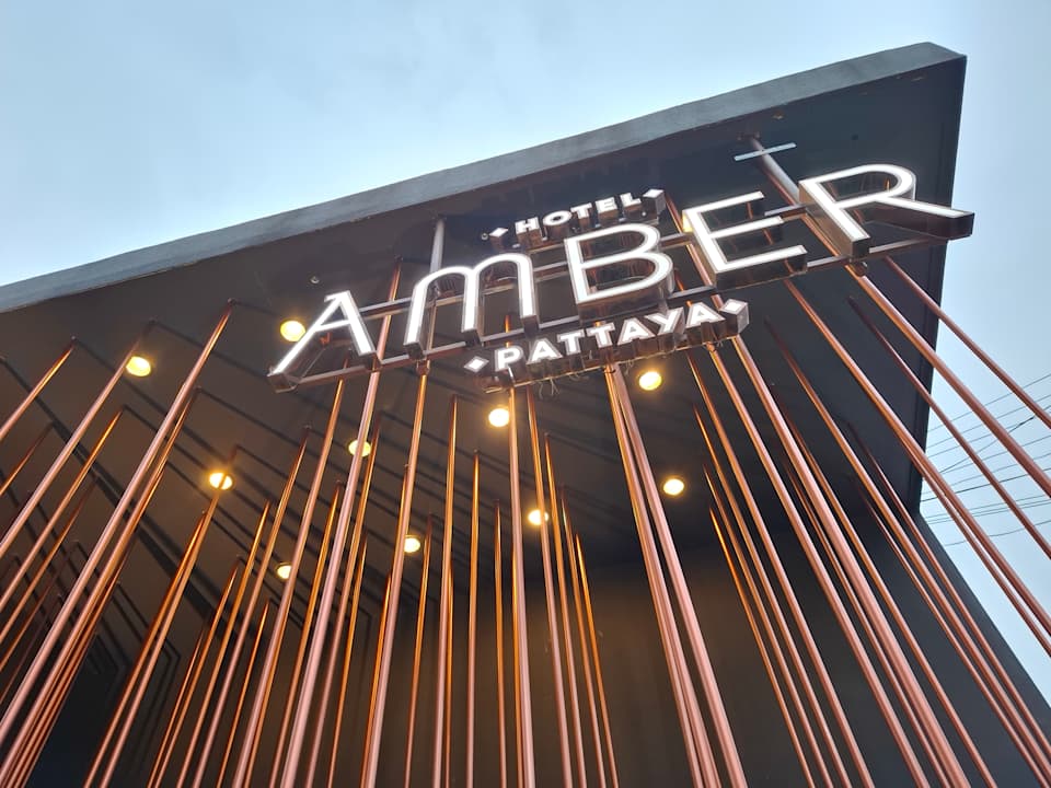 Außenansicht Hotel Amber Pattaya