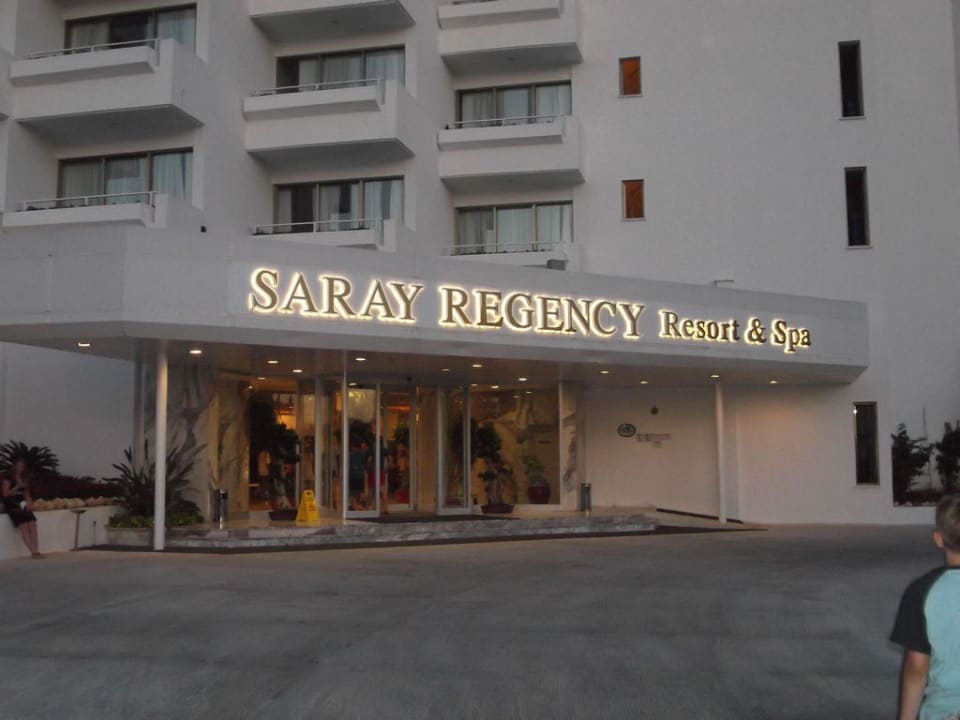Eingang Hotel Saray Regency Asteria Collection Side