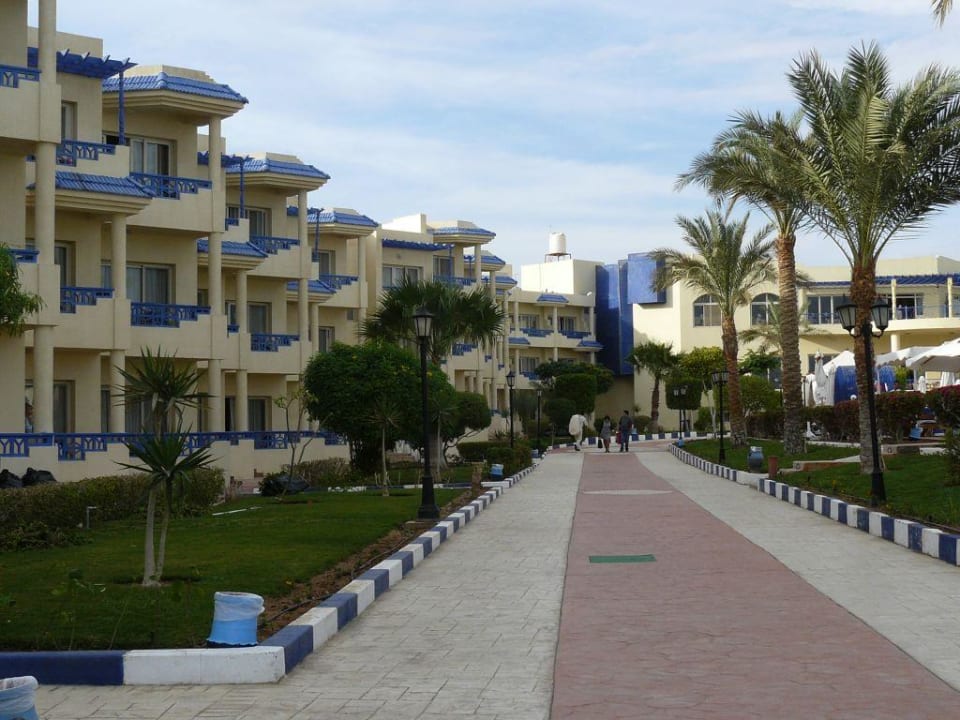 Droga do restauracji glownej Grand Oasis Resort
