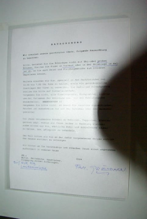 Vorschriften an der Türe Gästehaus Zum Gachtna